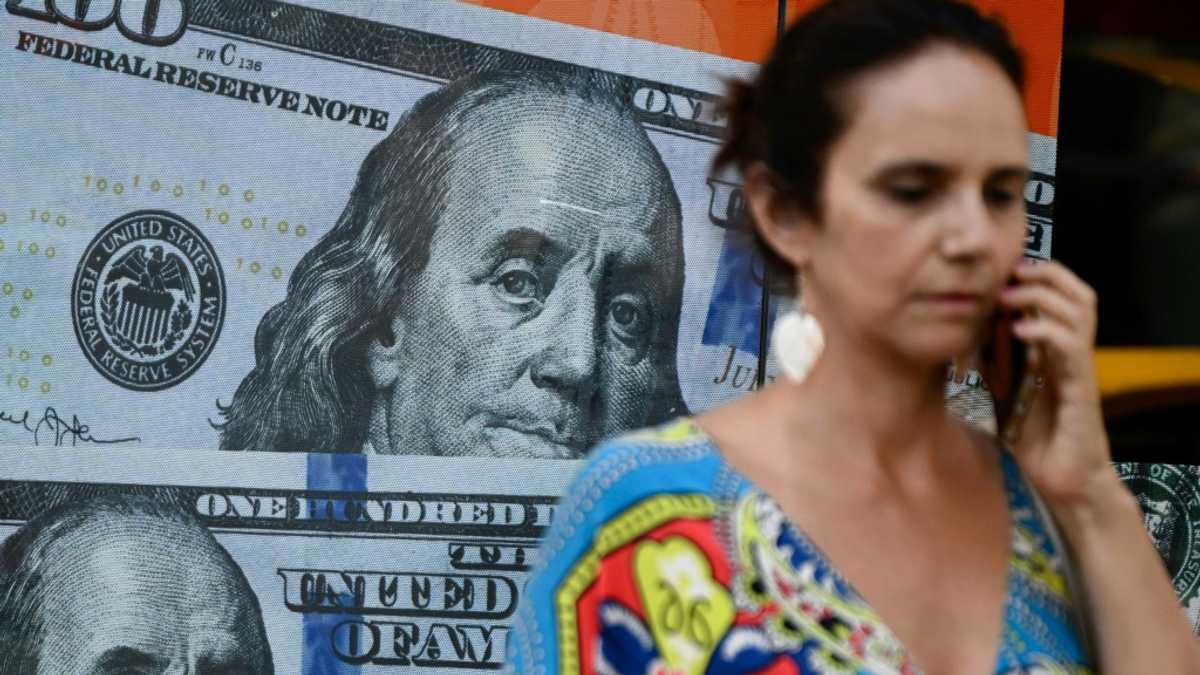 Argentina’s dollar craze cools under greenback-loving Milei Nexovant